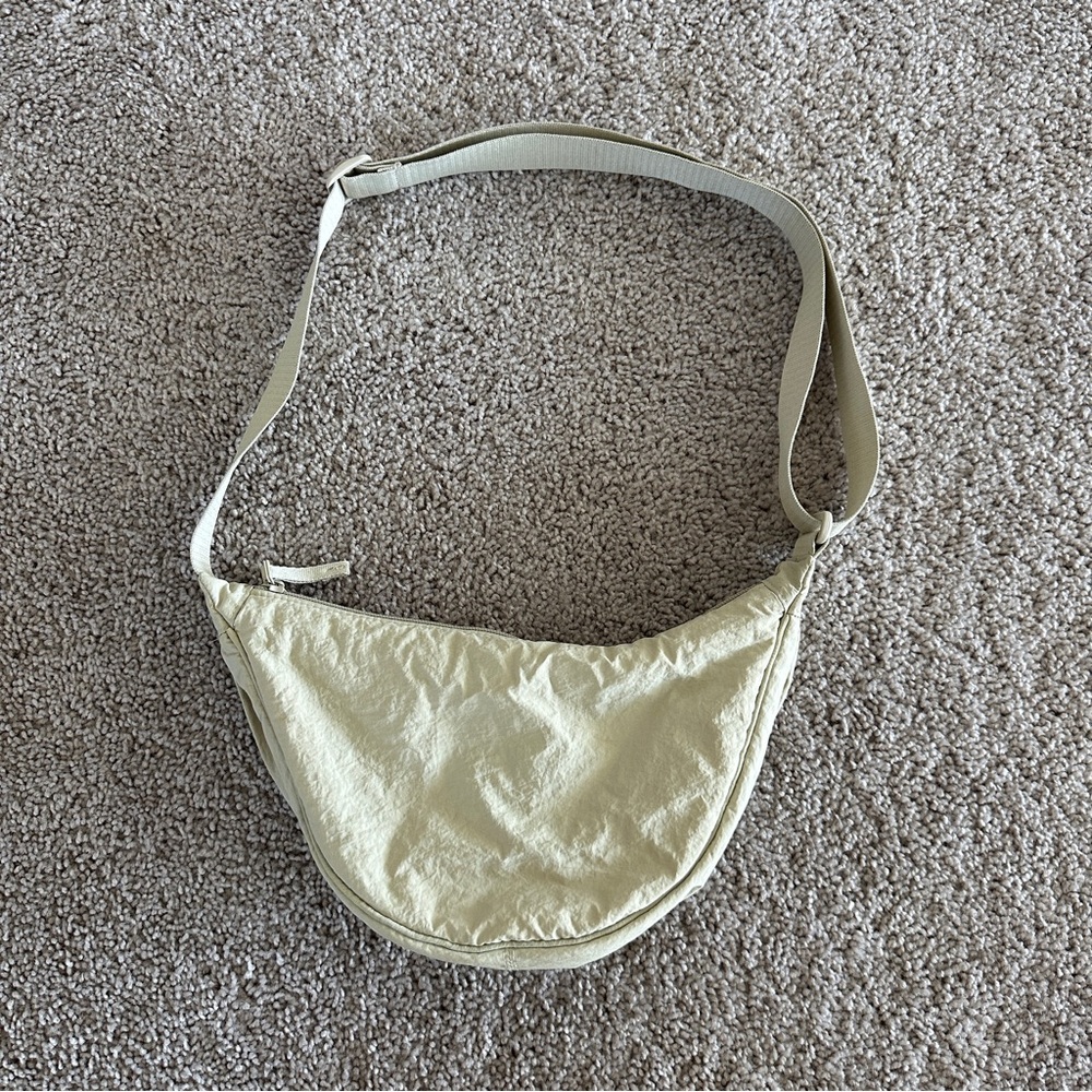 UNIQLO— Cream Round Mini Shoulder Bag